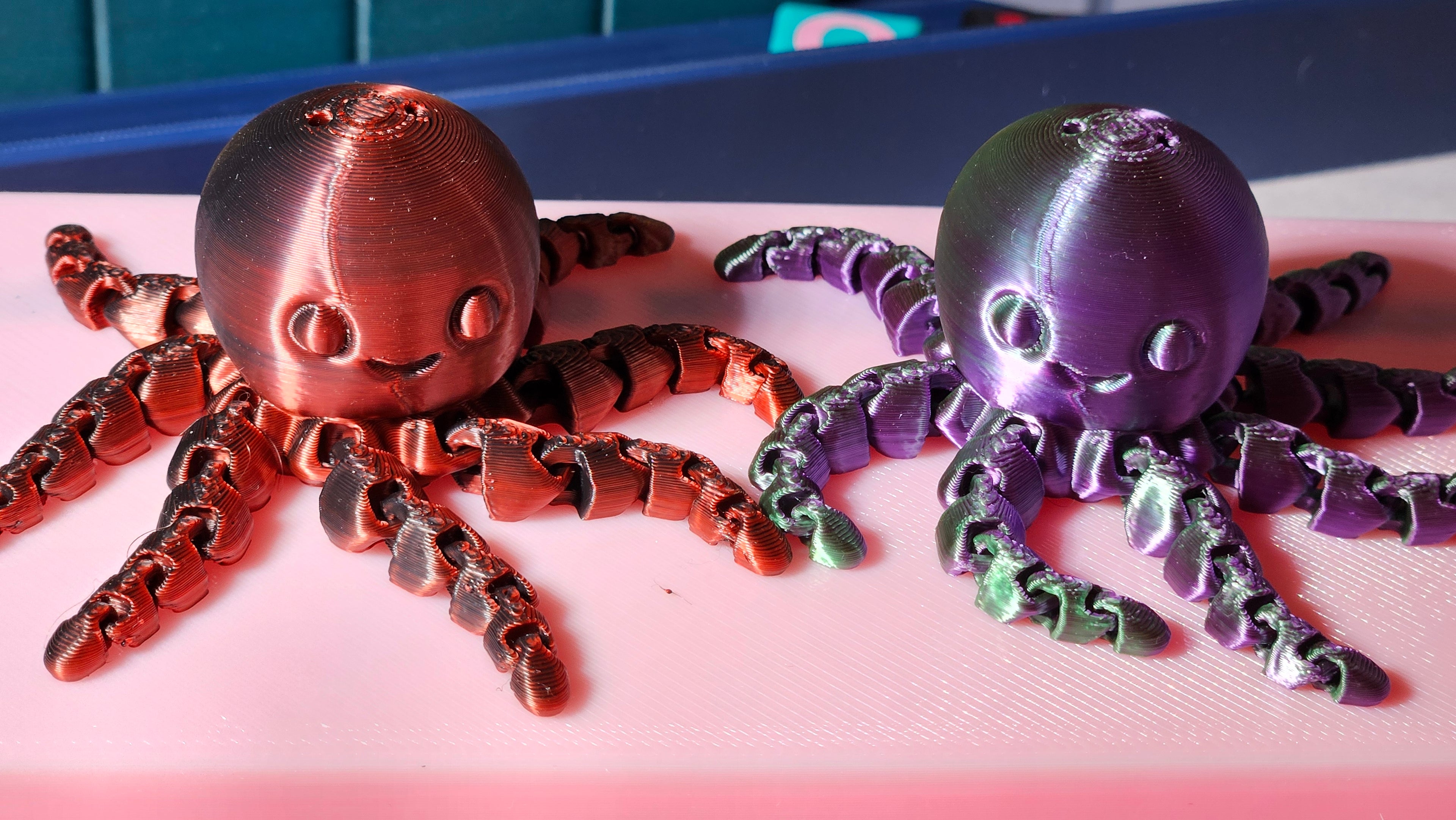 Articulated Octopus - dual-color silk PLA, front view