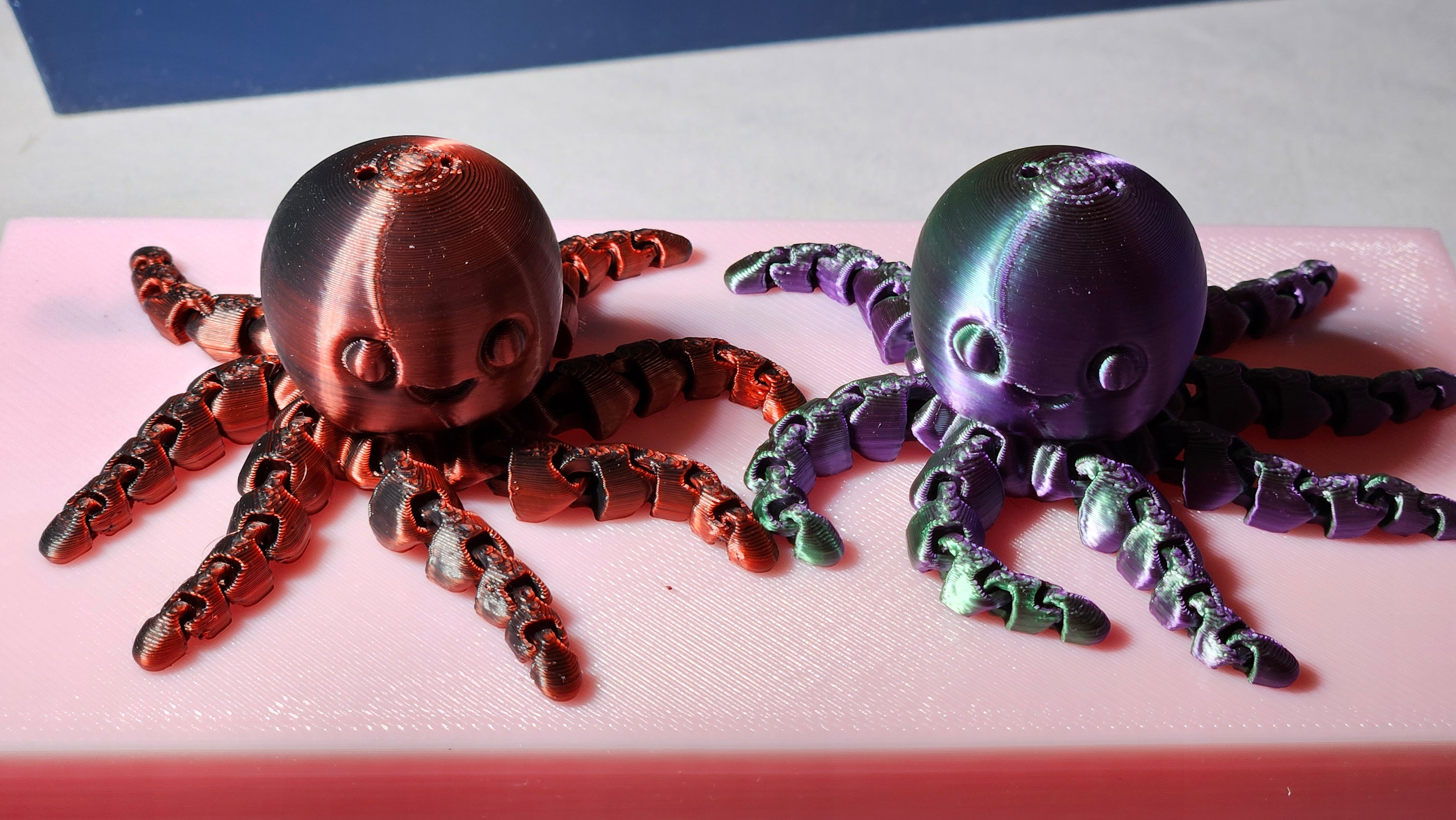Articulated Octopus - dual-color silk PLA, alternate view
